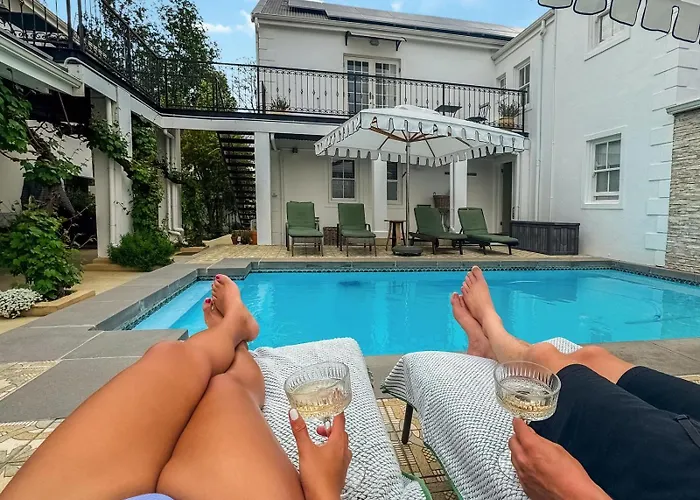 Le Petit Paris Hotel Franschhoek