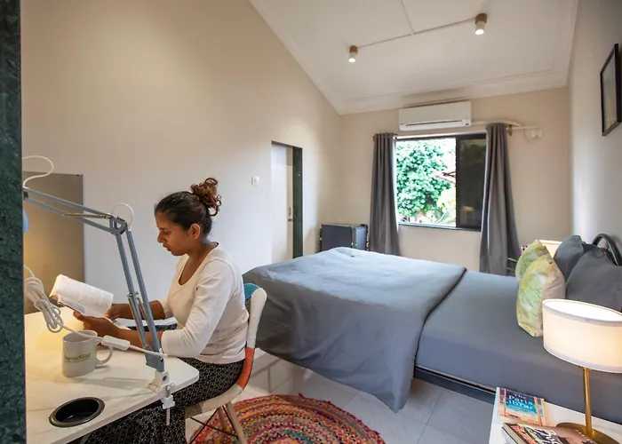 Nomadgao Vila Nova - Social Hotel With Coworking, Fast Wifi, And Goan Charm Anjuna
