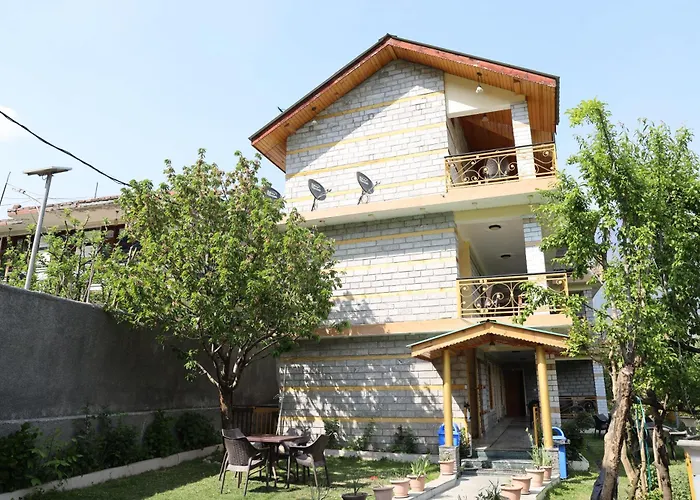 Gezellig Inn - Golden Apple Manali 