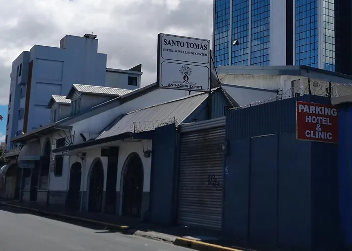 Hotel Santo Tomas / Historical Property San José