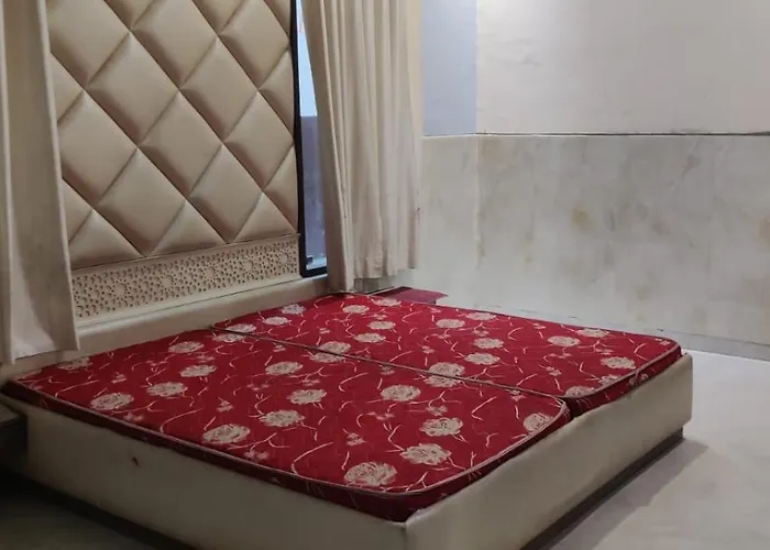 Naina Mansion Hotel Bareilly