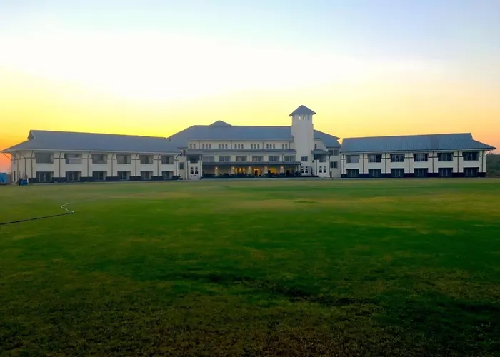 Royal Goldfieldd Club Resort Ltd Dapoli