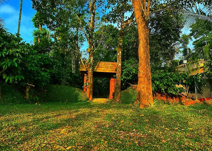 Greens Tree House & Wood House Sultan Bathery