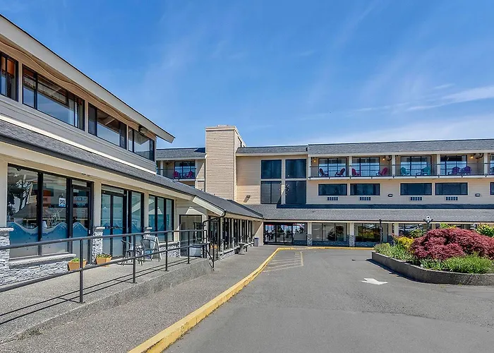 Bayside Oceanfront Resort Parksville