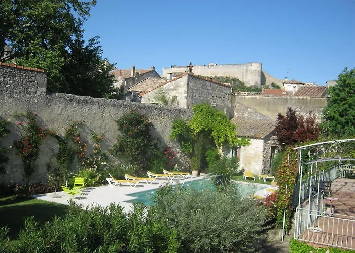 Bed and Breakfast Les Jardins De La Livrée à Villeneuve-lès-Avignon