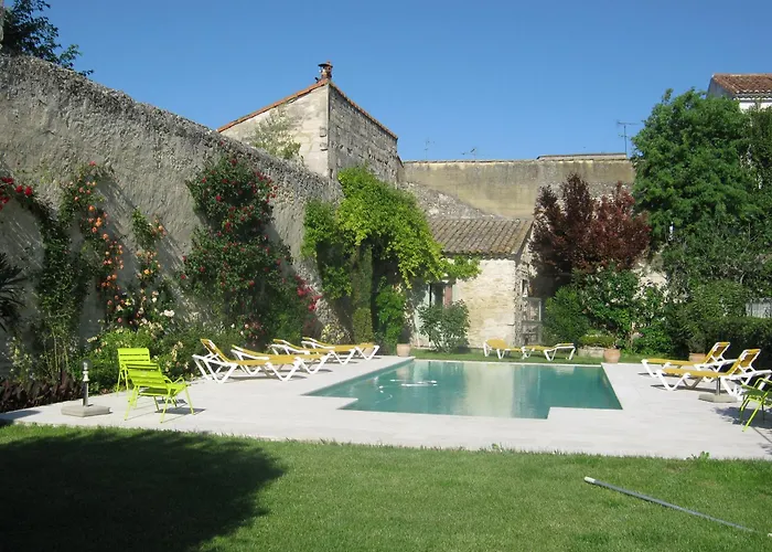 Bed and Breakfast Les Jardins De La Livrée à Villeneuve-lès-Avignon