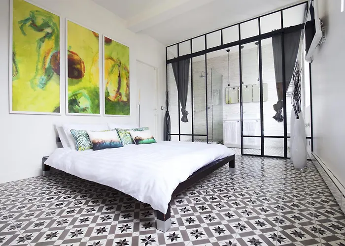Montmartre Romantic, Bed & Breakfast - Paris
