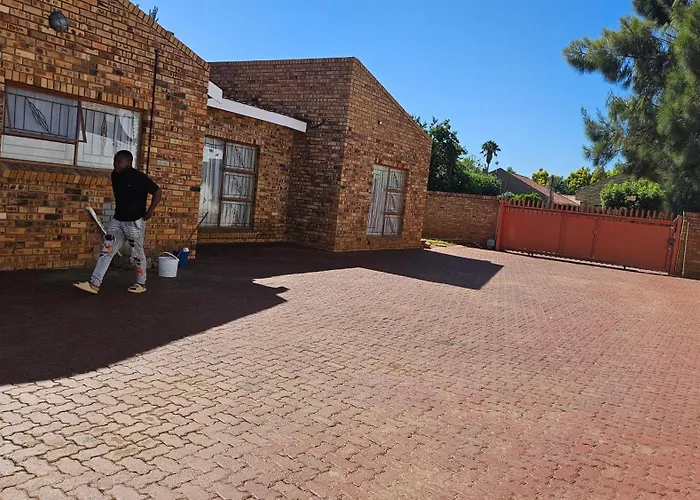 Goodlife Guest House In Mafikeng