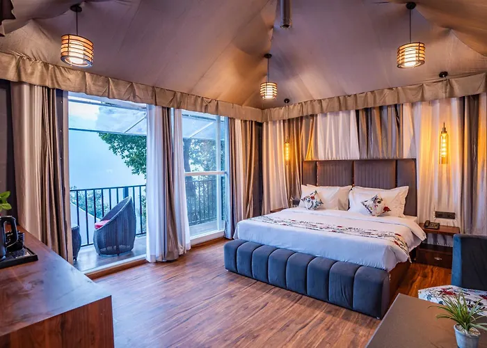 The Whispering Oaks Hotel Nainital