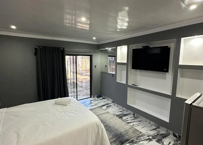 Harry'S Luxury Guest House Mafikeng
