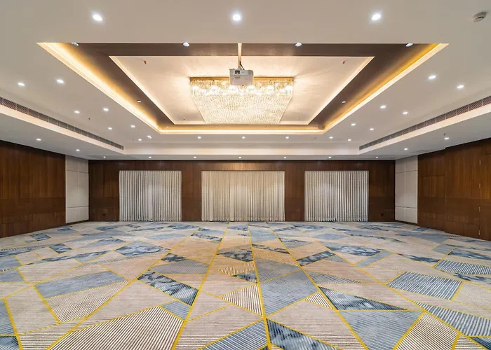 Royal Embassy Hotel Erode