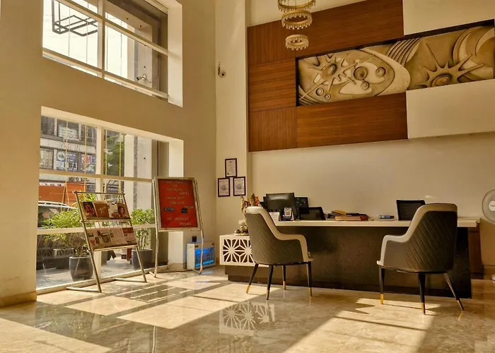 Hotel The Pearl, City Center - Traveler'S Choice Award Winner For 2025 New Delhi