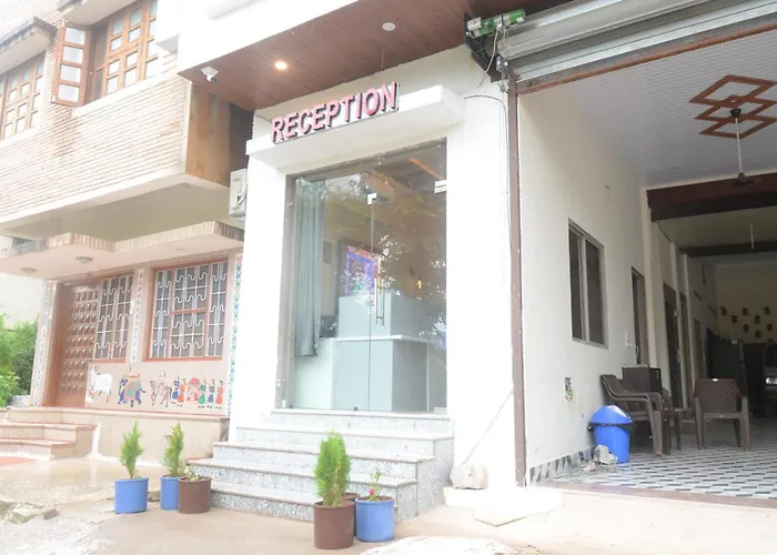 Hotel Shree Dhwaja Inn - 100 Meter From Shreenathji Temple Nathdwara