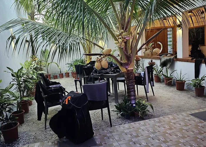 Asseyri Guest House Addu City