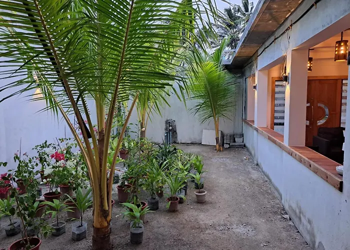 Asseyri Guest House Addu City