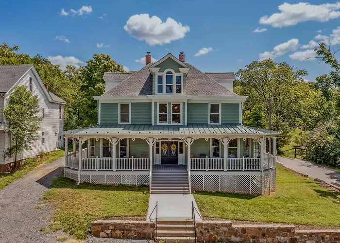The Grand Castalian Inn Bed And Breakfast Berkeley Springs