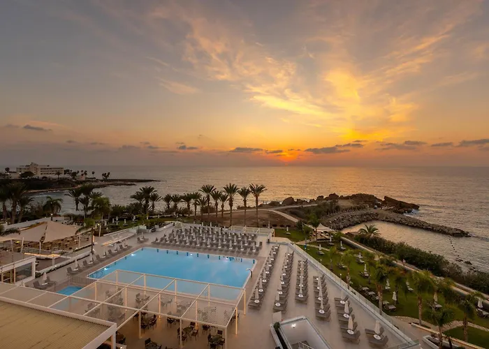 Queens Bay Hotel Kissonerga