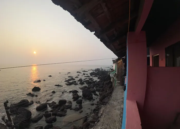 Om Ganesh Guest House Cliffside Arambol