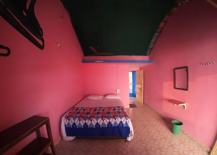 Om Ganesh Guest House Cliffside Arambol