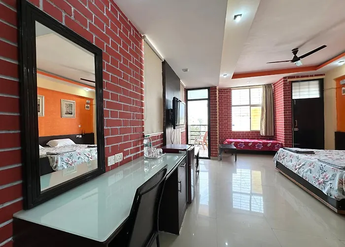 Fernandes Complex Hotel Bangalore