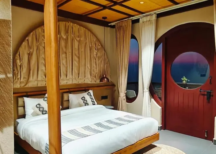 Himalayan Hobbit House Hotel Almora