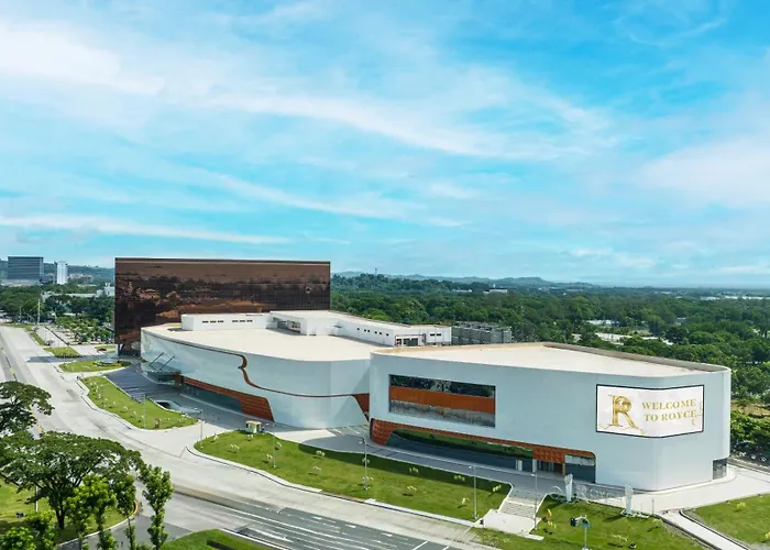 Royce Hotel & Casino Clark Field