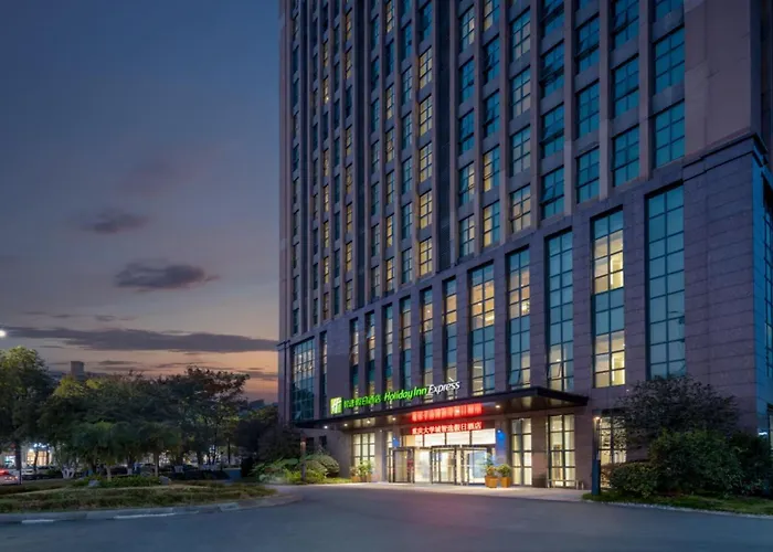 Holiday Inn Express Chongqing University Town By Ihg