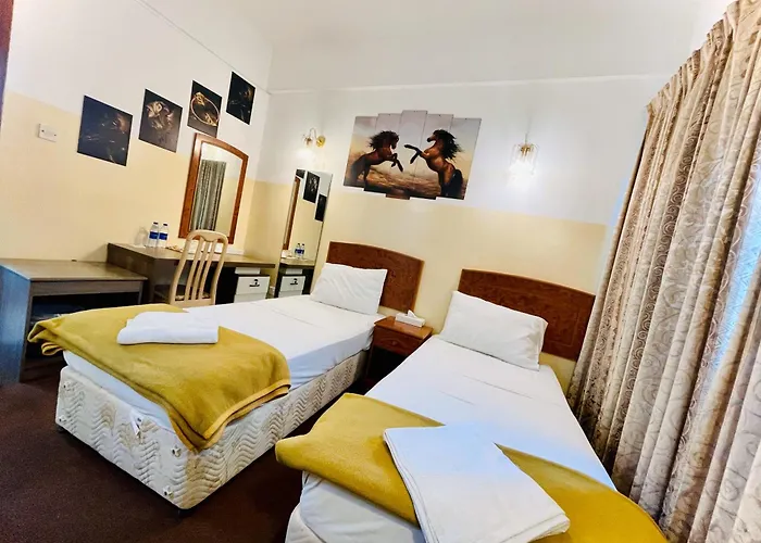 Queens Hotel Next Sabkha Bus Station Dubai