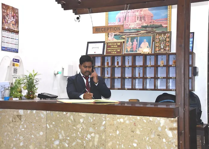 Hotel R B International Varanasi