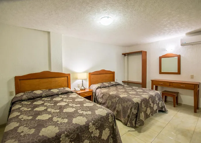 Suites Poliforum Inn León