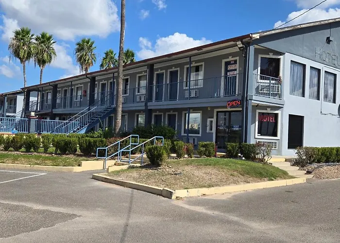 Deluxe Inn Airport McAllen
