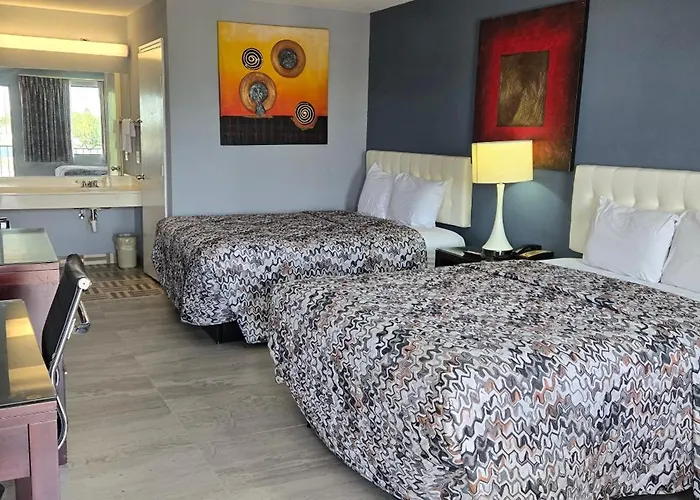 Deluxe Inn Airport McAllen
