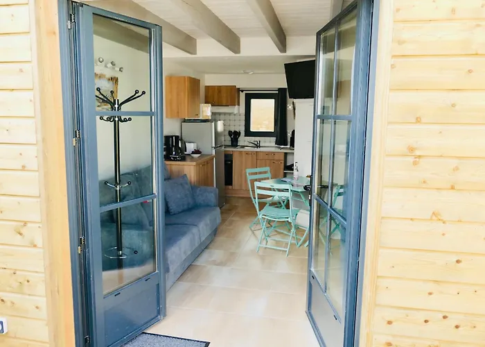 Residence Clos des Aigrettes -Appartements a 30m du Port de La Cotiniere , Ile d Oleron -commerces et plages a pied