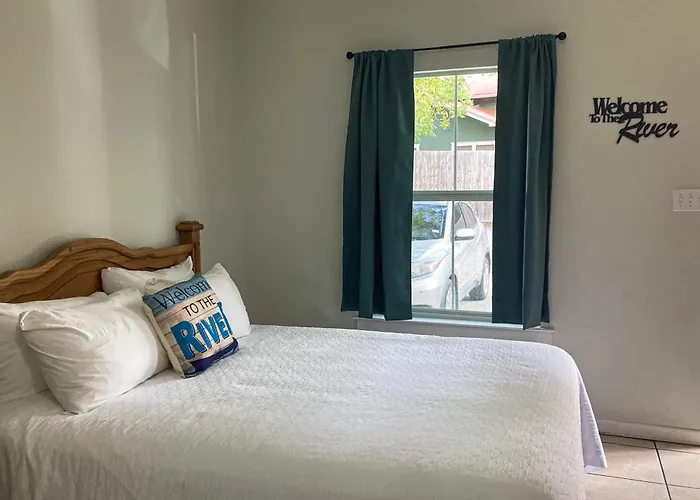 Wasser Lodge #104 - River St. New Braunfels
