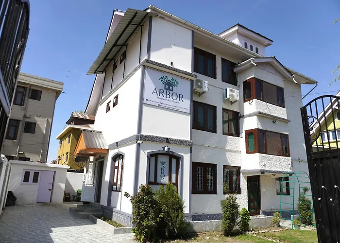 Hotel Arbor Srinagar 