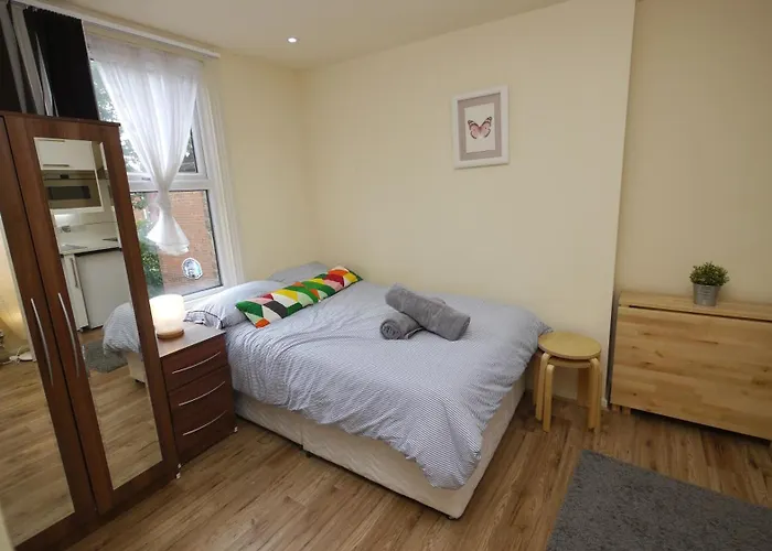 Studio 20 Ash London