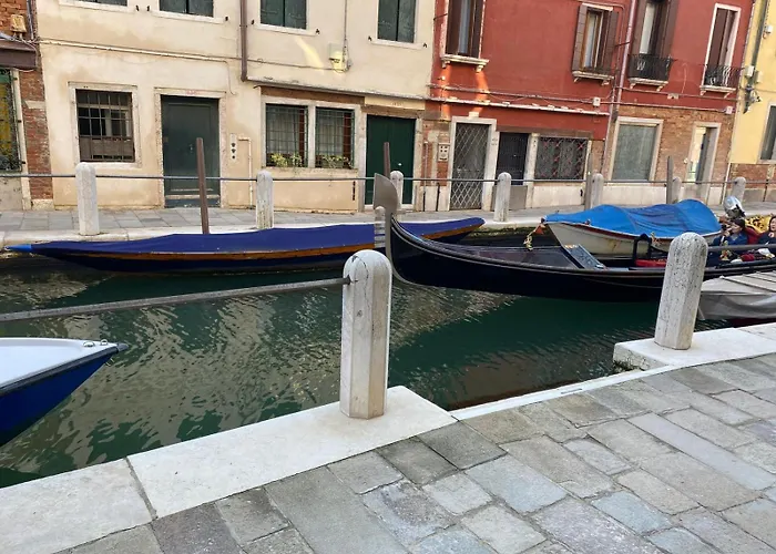 Ca' San Trovaso - 6 Rooms Venise