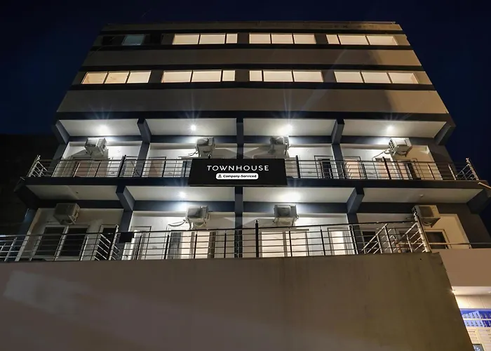 Super Townhouse Tapovan