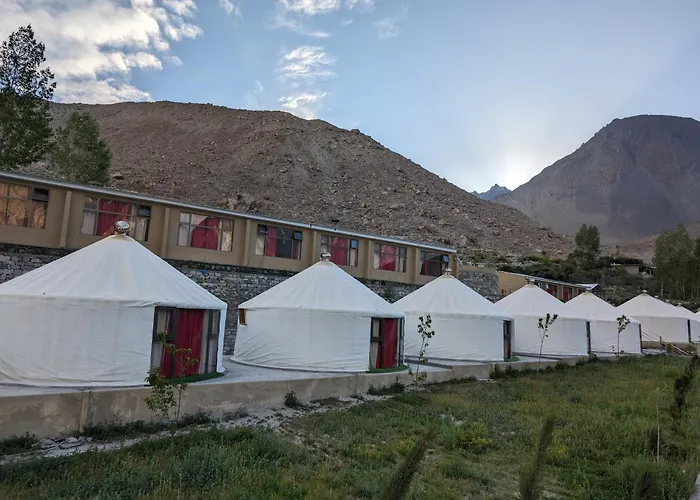Apex Hotels And Resorts Hussaini Karimabad 
