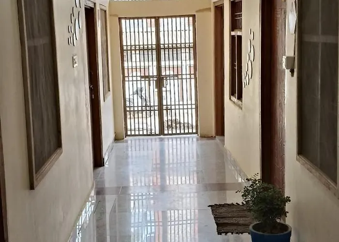 Sanat Kumar Das Yatri Niwas Ayodhya