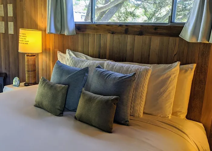 The Andiron Seaside Inn & Cabins Little River