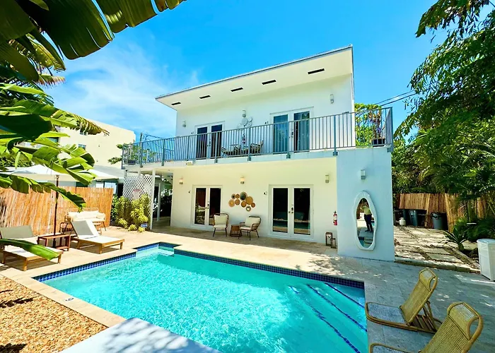 Islands Inn On The Drive - Aqua Serenity Suite - King Bed - A4 Wilton Manors