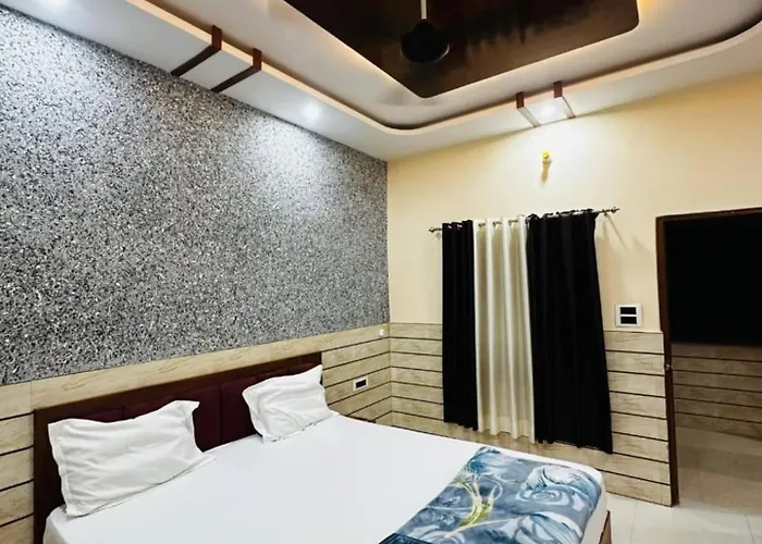 Double Bed Room In Ashram Behind Iskcon Temple, Vrindavan