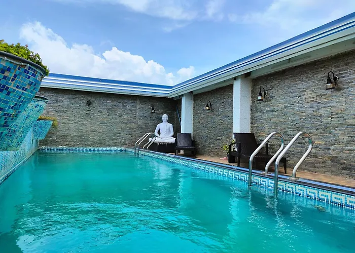 Sagar Kanya Inn - Where Every Sea-Facing Room Offers A Breathtaking View, Luxurious Swims In Our Pool, Delectable Dining At Our Restaurant, And Seamless Comfort With Modern Amenities Like Elevators Puri