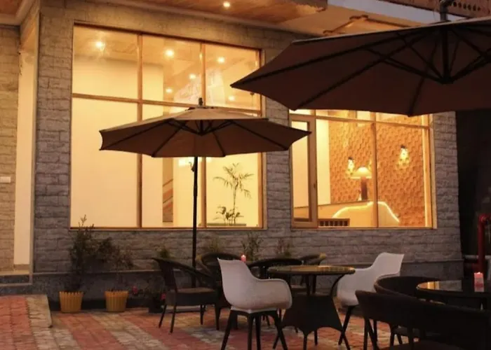 Royal Rajasthan Regency - Hotel & Restaurant Manali 