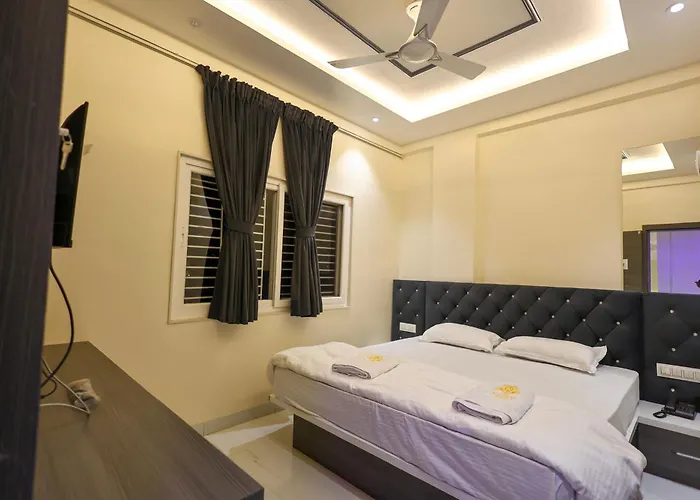 Nandini Executive Lodge Tuljapur