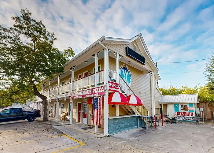 Wasser Lodge #104 - River St. New Braunfels