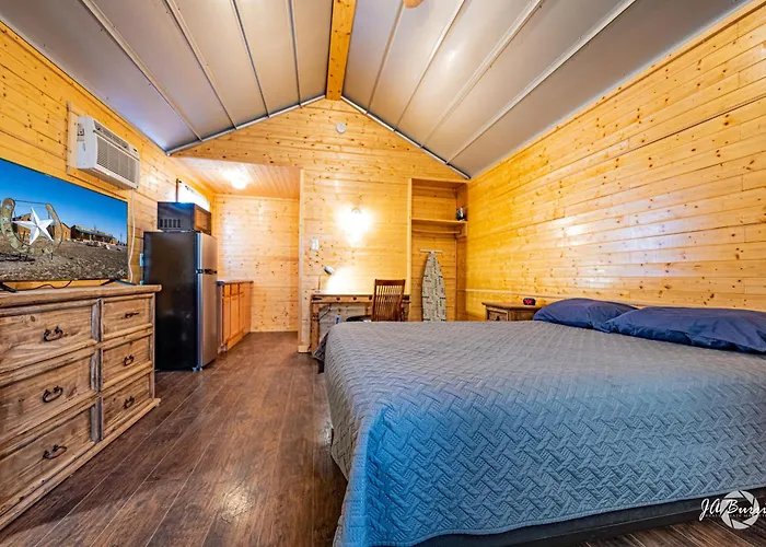 Horseshoe Lodges Midland