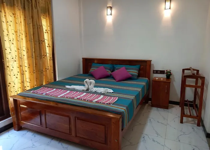 Silent Peacock Villa And Restaurant Tangalle