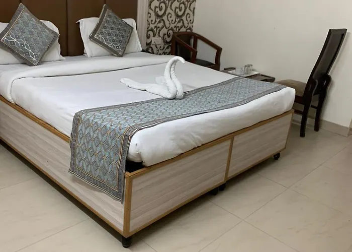 Hotel Star Palace - Near Karol Bagh Metro Delhi 